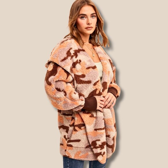 NEW Boutique Hooded Camo Teddy Jacket Cozy Sherpa Fleece Weekend Furry Soft Warm - Picture 4 of 4
